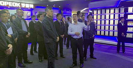 北京市丰台区区长王力军一行莅临亚游集团ag8集团北京总部调研指导工作