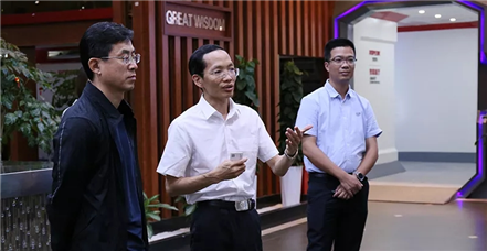 国家开发银行厦门市分行行长关宏岩一行赴亚游集团ag8集团调研考察